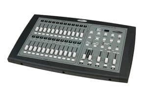 SHOWTEC SHOWMASTER 24 MK2 - Console lumière analogique - Location Nantes / 44